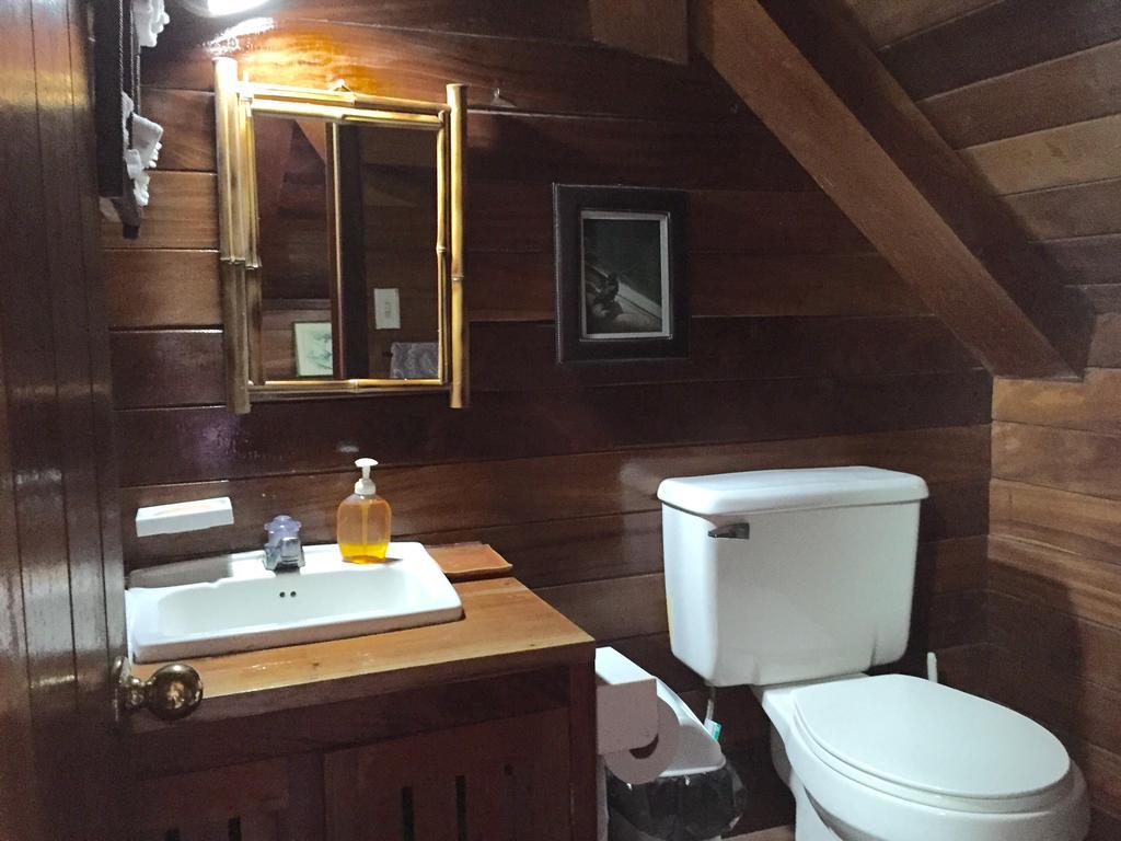 Chalet Nicholas Bed & Breakfast Nuevo Arenal Bagian luar foto